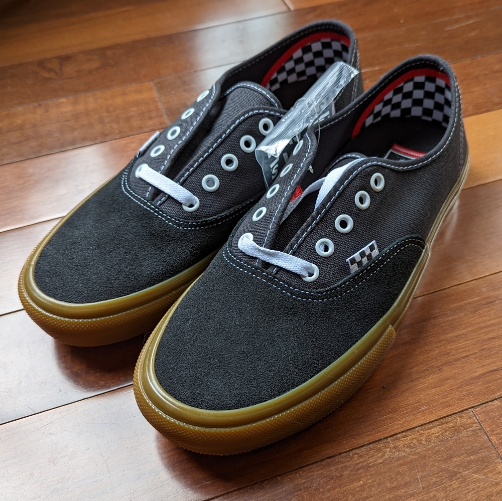 Vans Raven/Gum Skate Authentic Sneakers